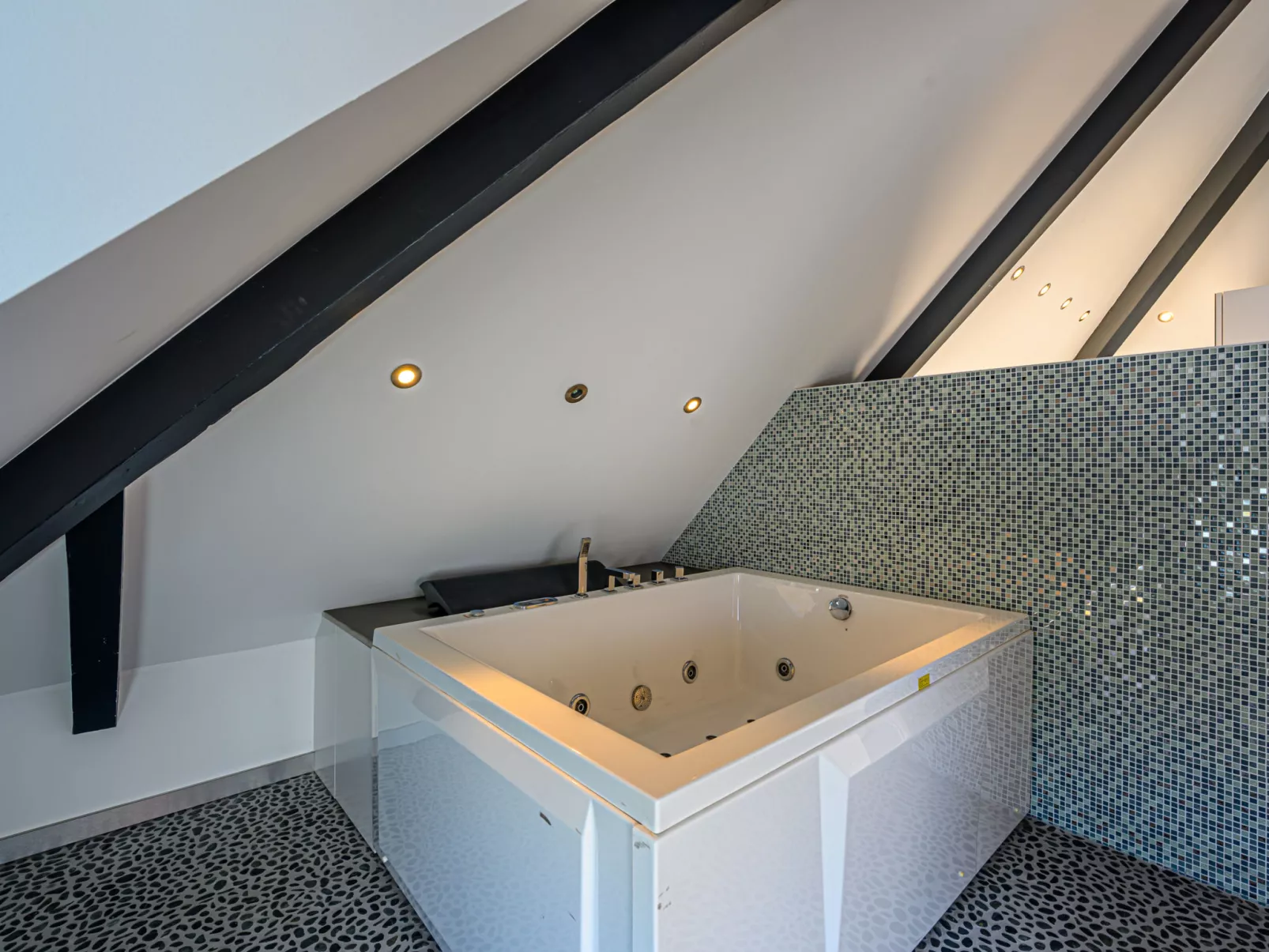 Villa Pyramide II-Inside