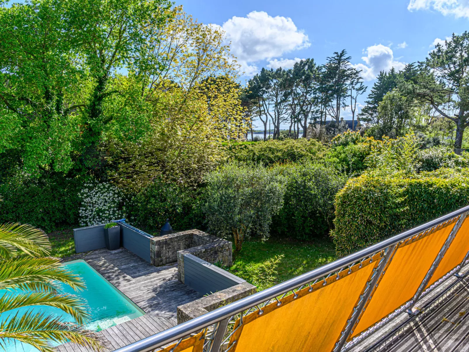 Villa Pyramide II-Outside