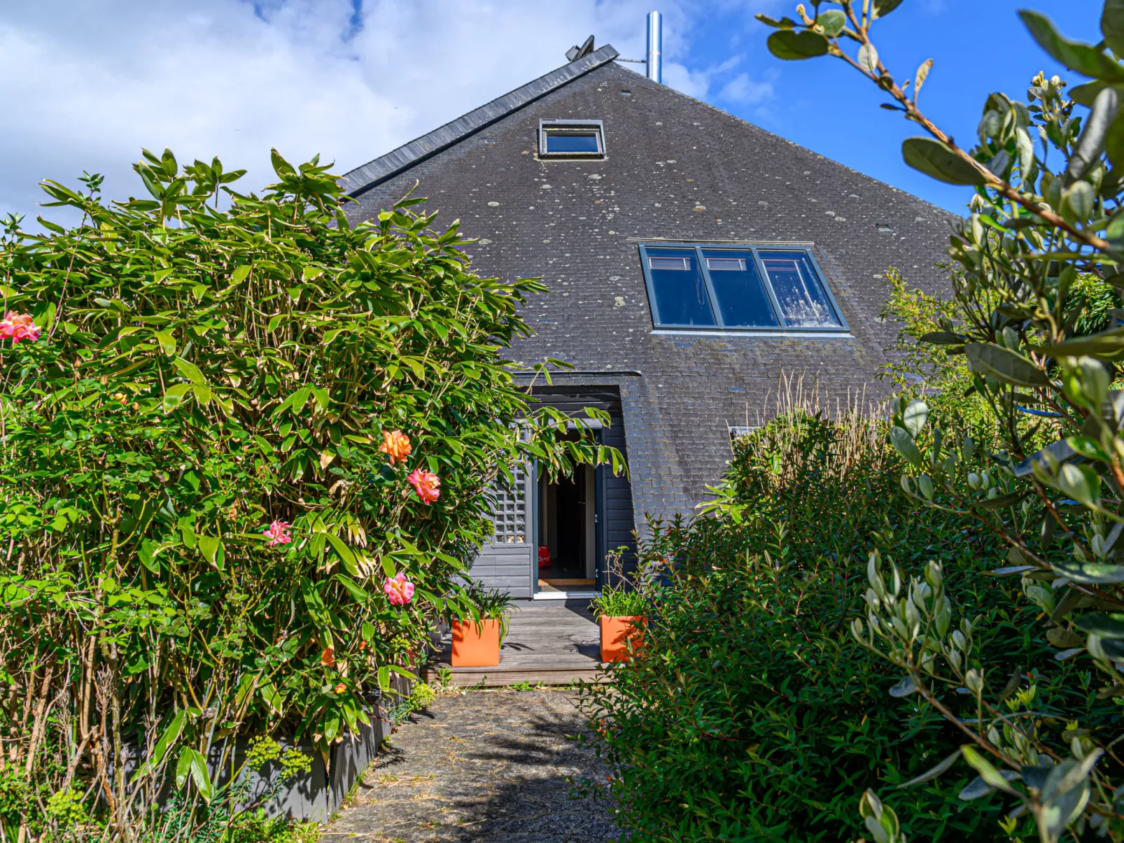 Villa Pyramide II-Outside