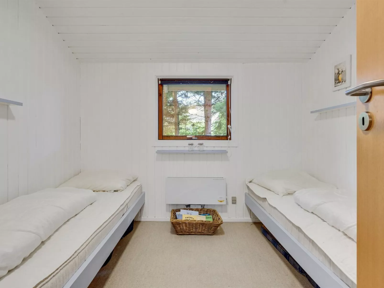 "Akseli" - 800m from the sea-Drinnen