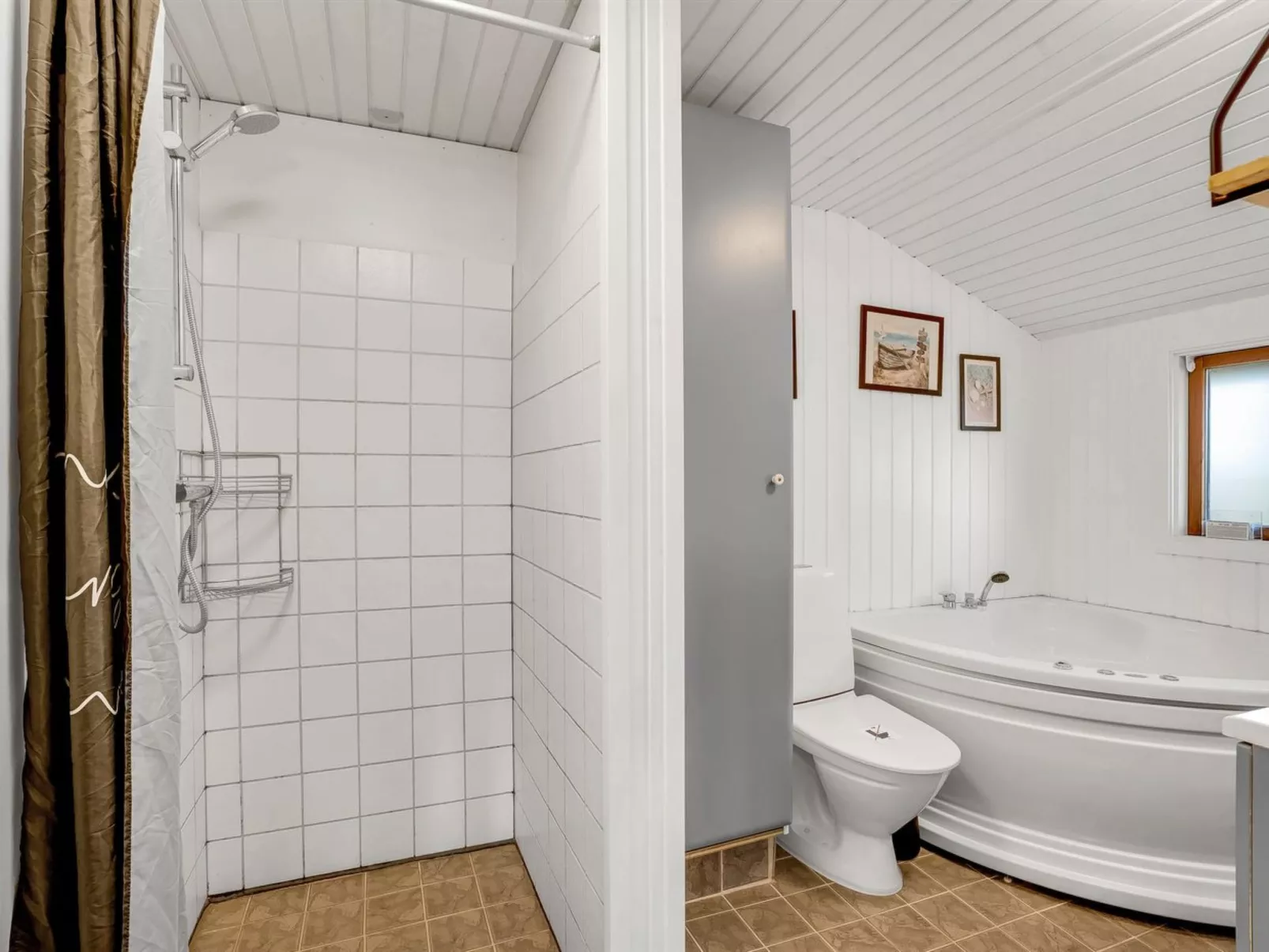 "Akseli" - 800m from the sea-Drinnen