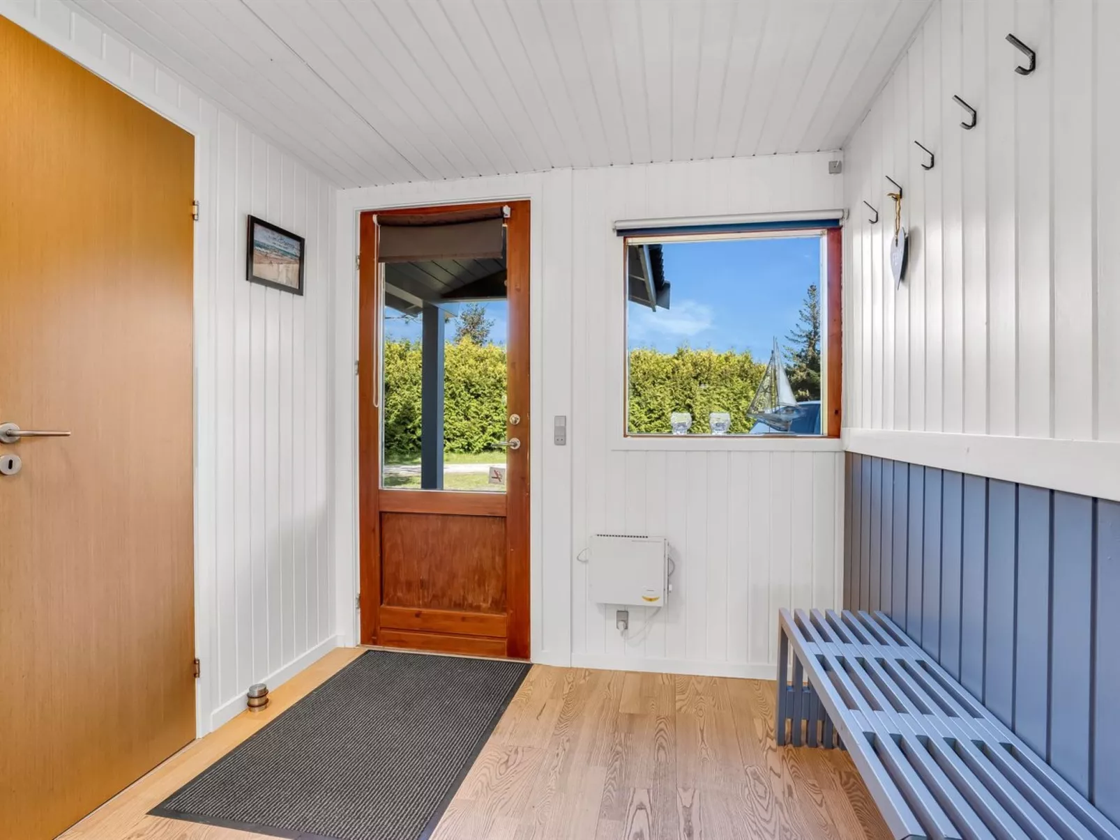 "Akseli" - 800m from the sea-Drinnen