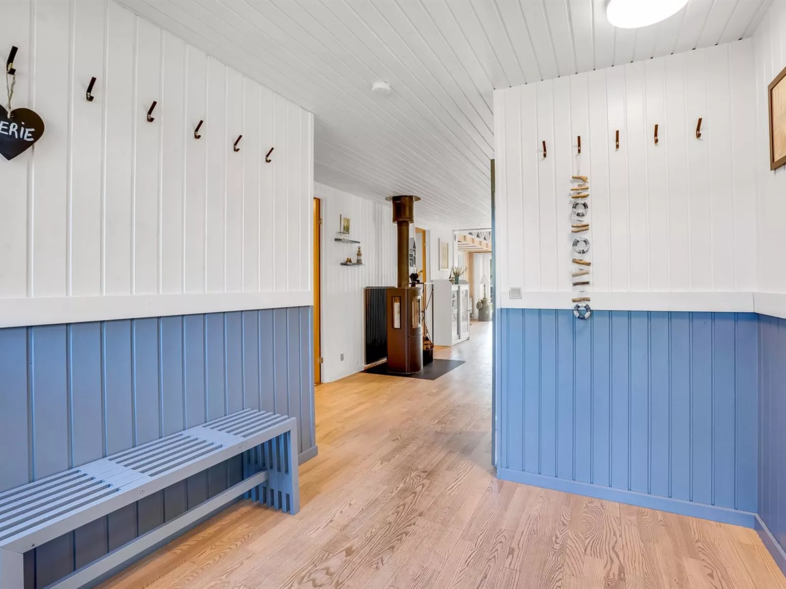 "Akseli" - 800m from the sea-Drinnen