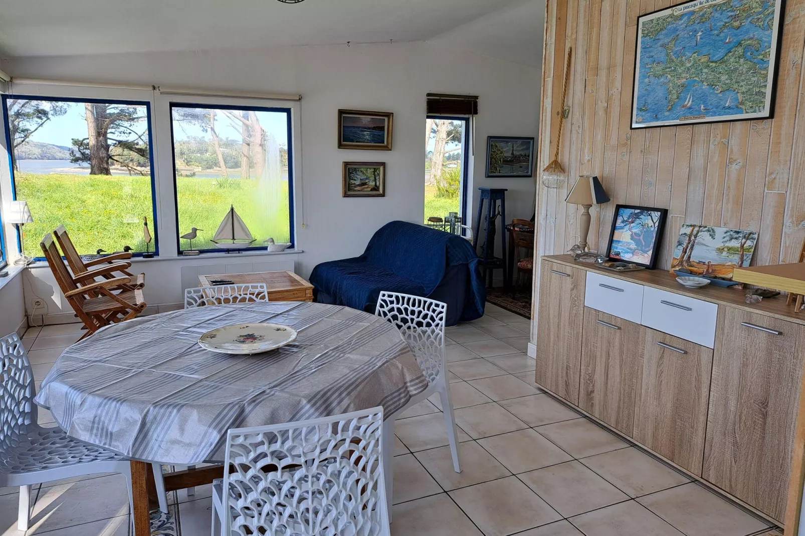 Ferienhaus vom Meer umgeben Hanvec-Dining room