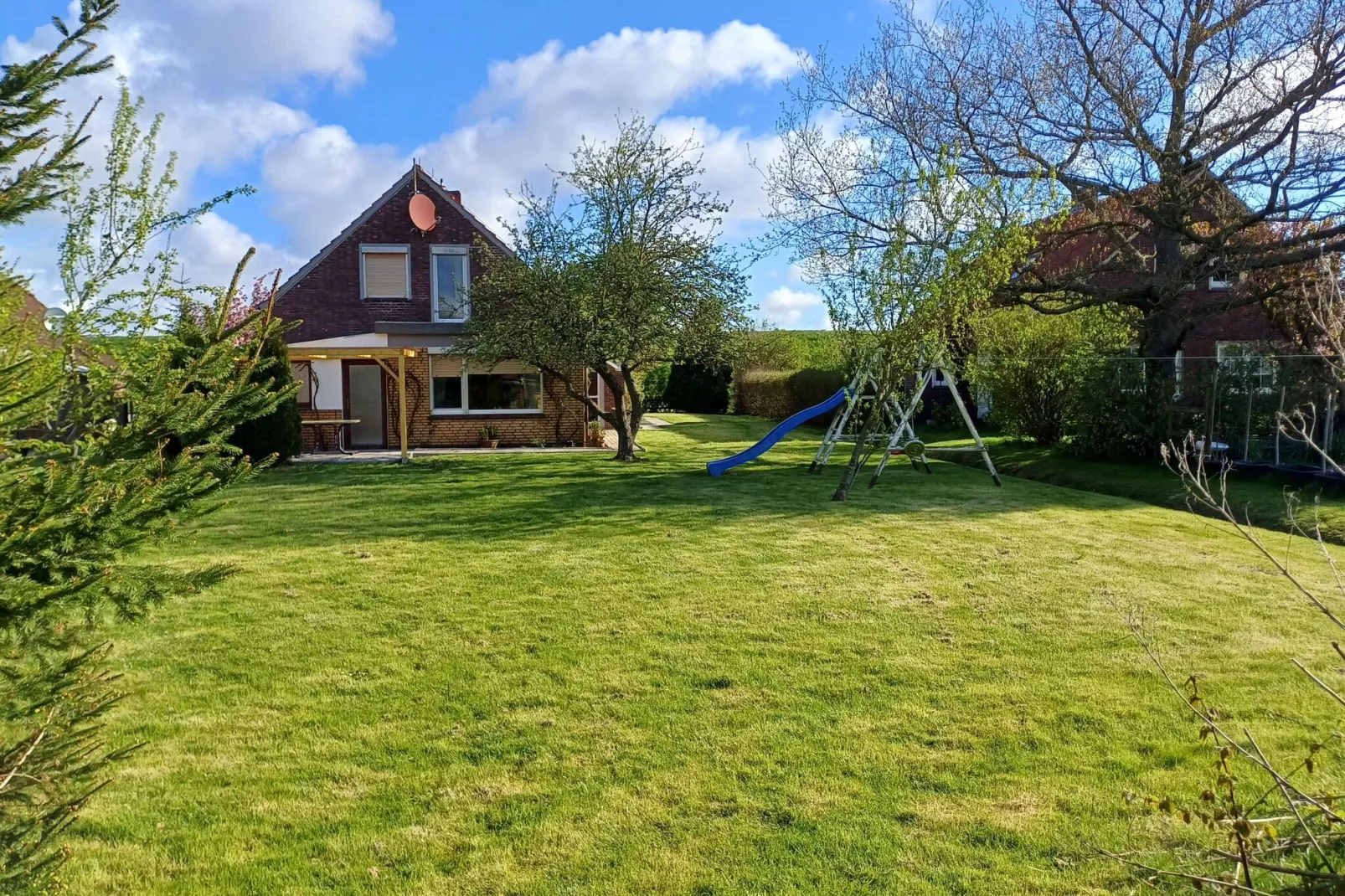 Ferienhaus mit großem Grundstück in Friederikensiel-Extérieur été