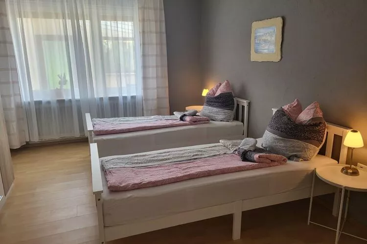 Ferienhaus mit großem Grundstück in Friederikensiel-Chambre