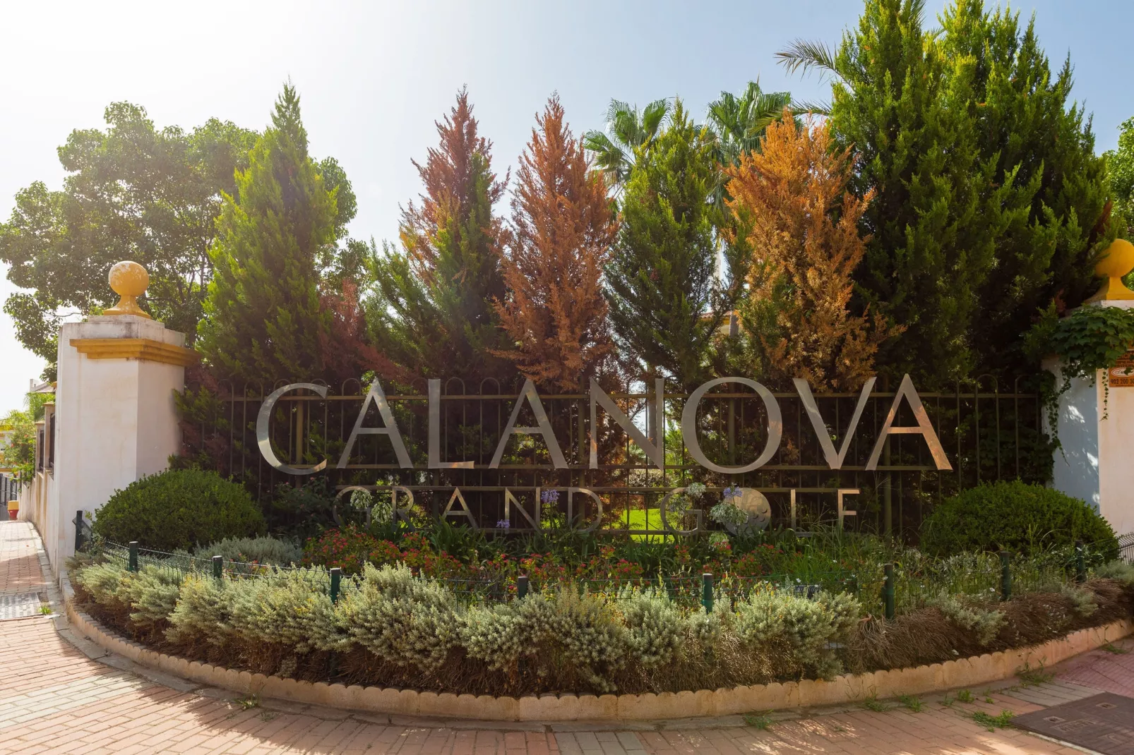 Calanova-Exterior summer