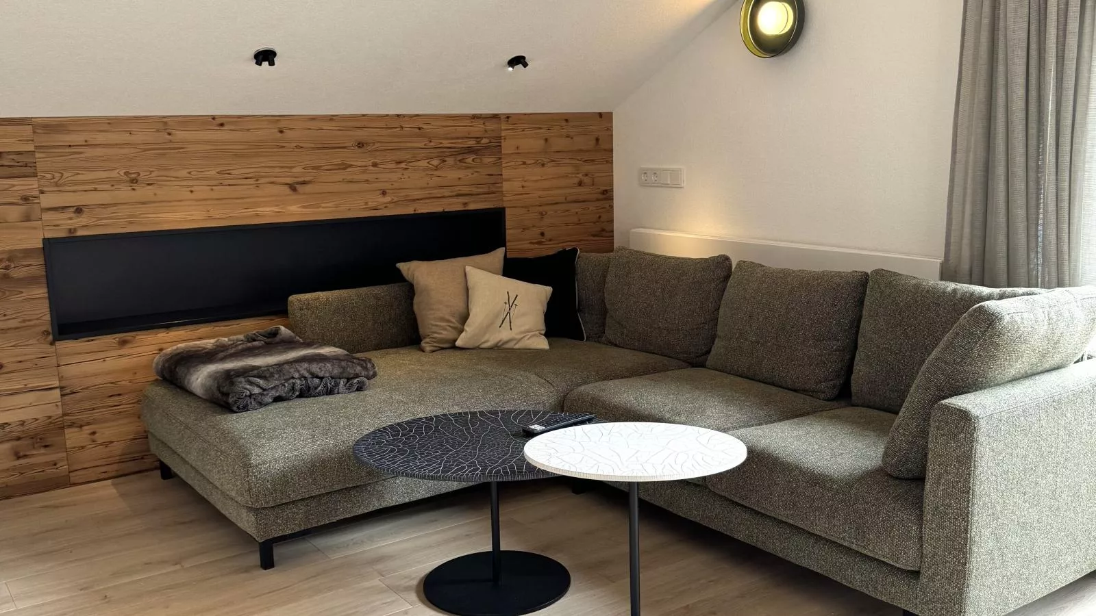 Alpenlodge Pettneu Lodge 1-Living room