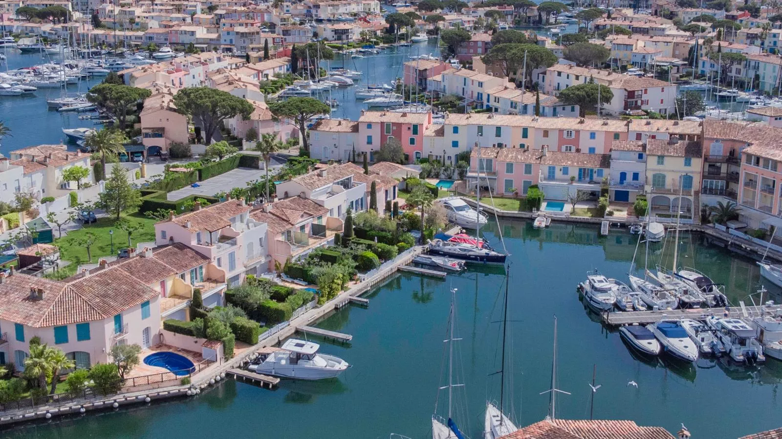 Maison du Port-Zones d'été à 1 km