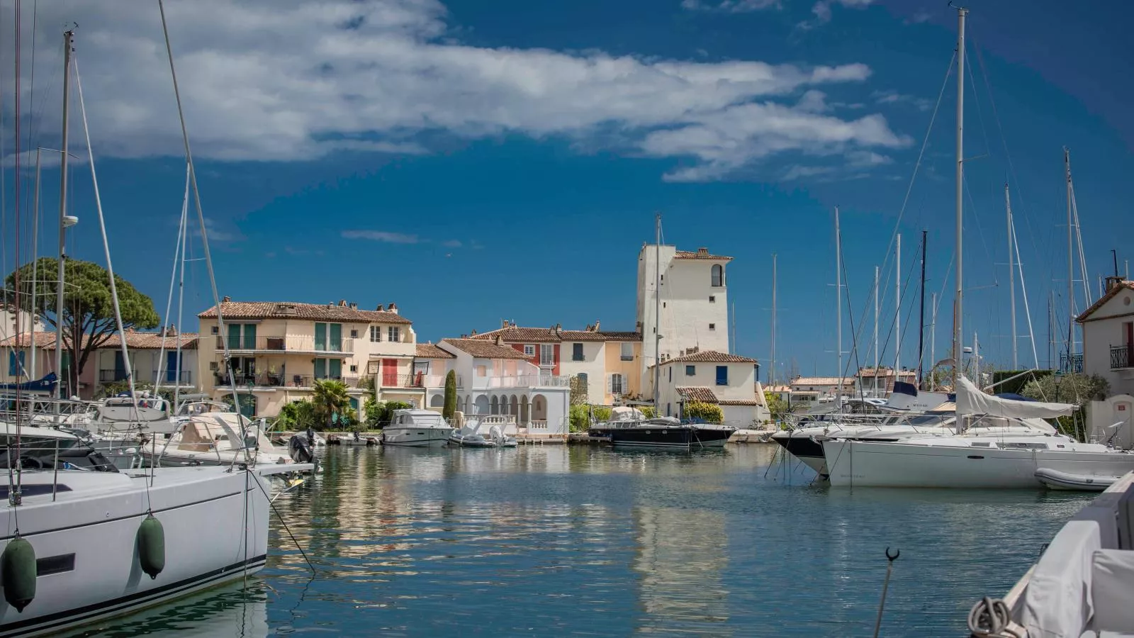 Maison du Port-Zones d'été à 1 km