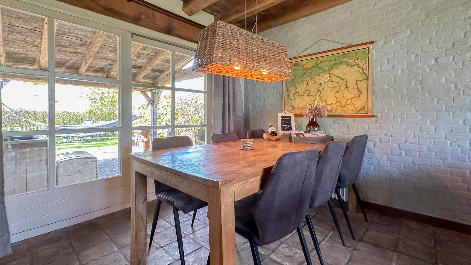 Meidoornhoeve-Dining room