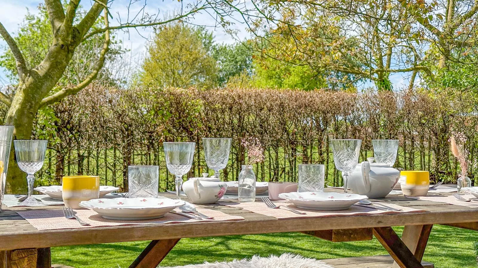 Meidoornhoeve-Gardens summer