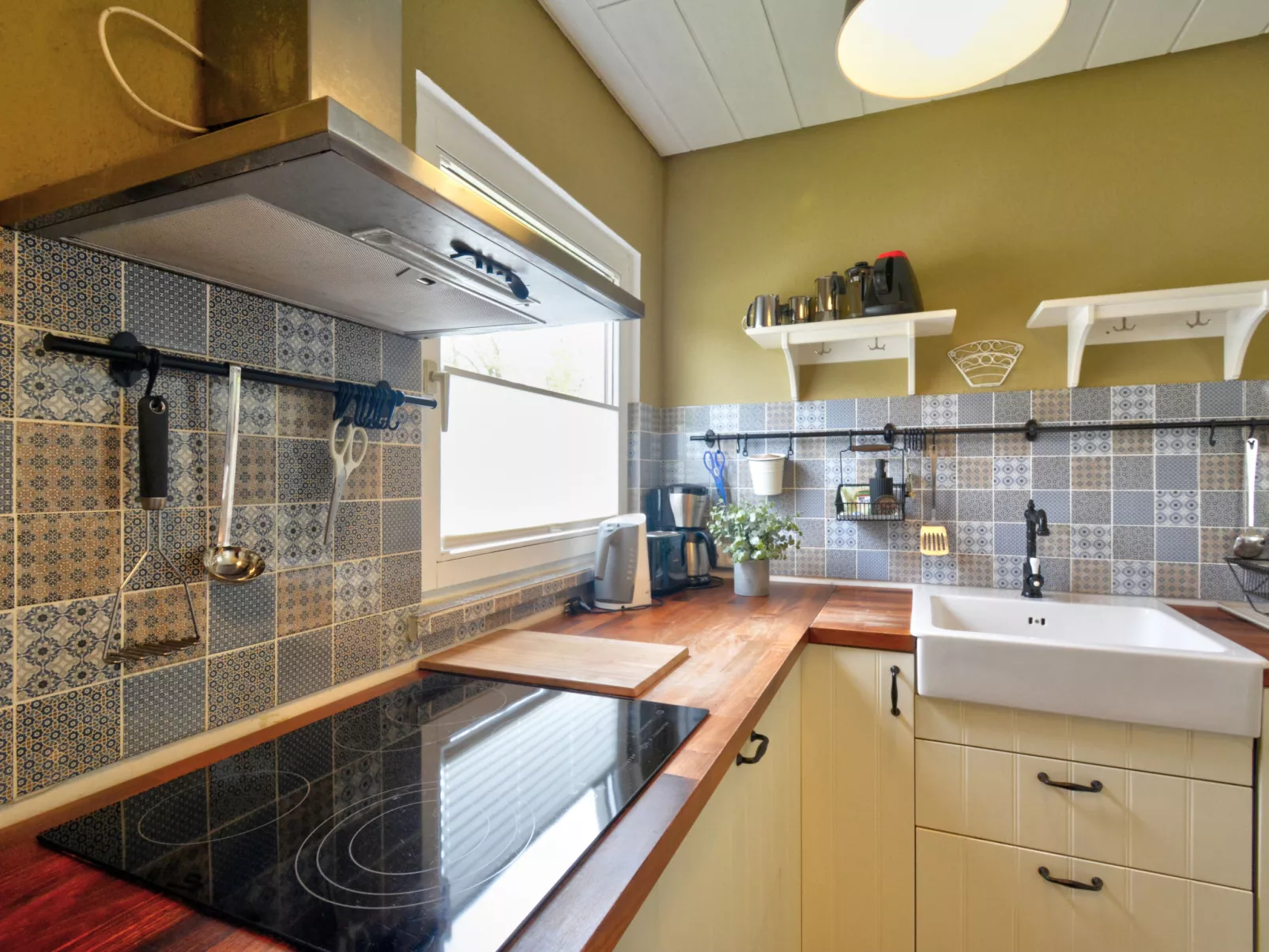 Dorf 4/Haus 10-Drinnen