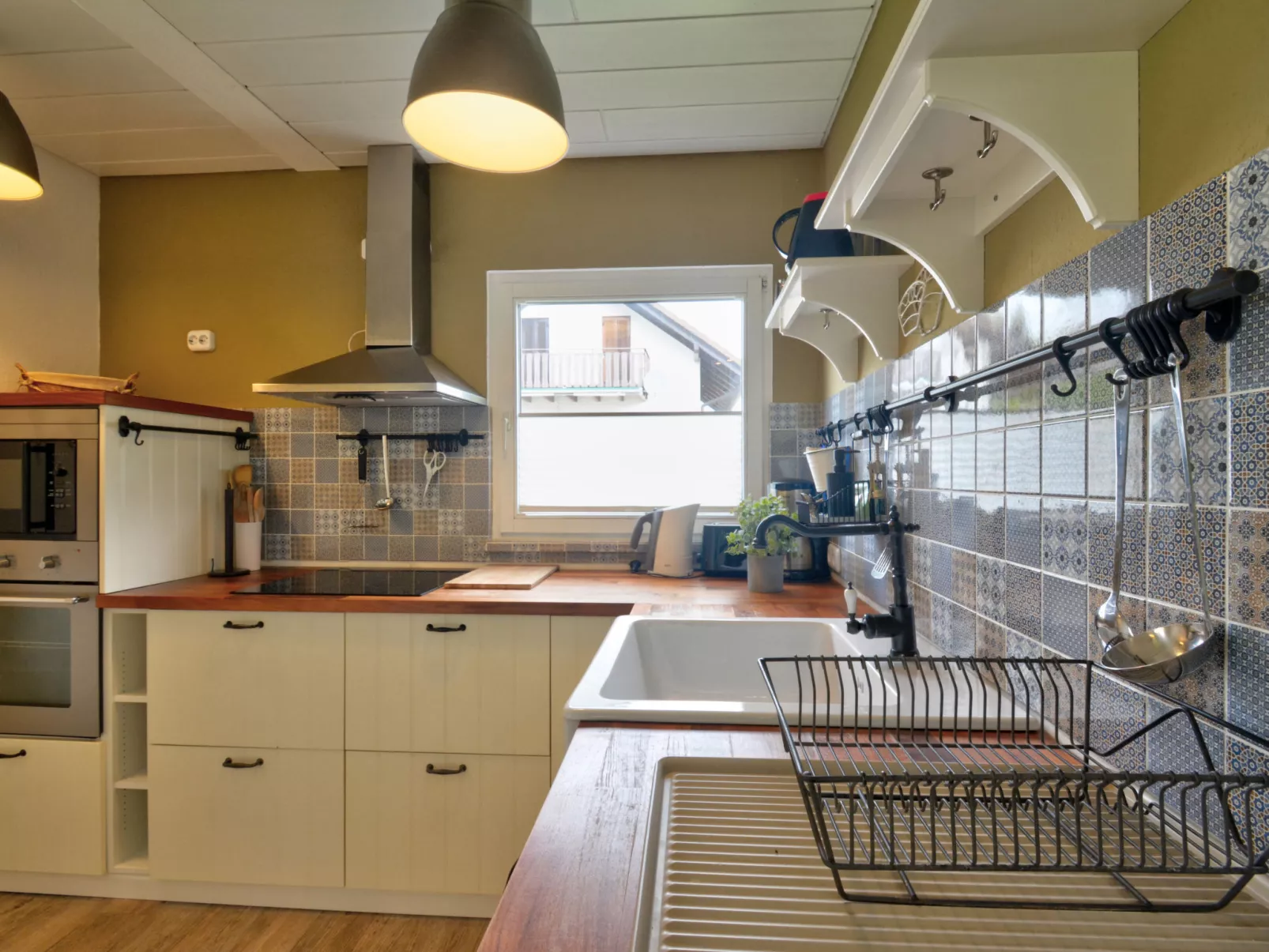 Dorf 4/Haus 10-Drinnen