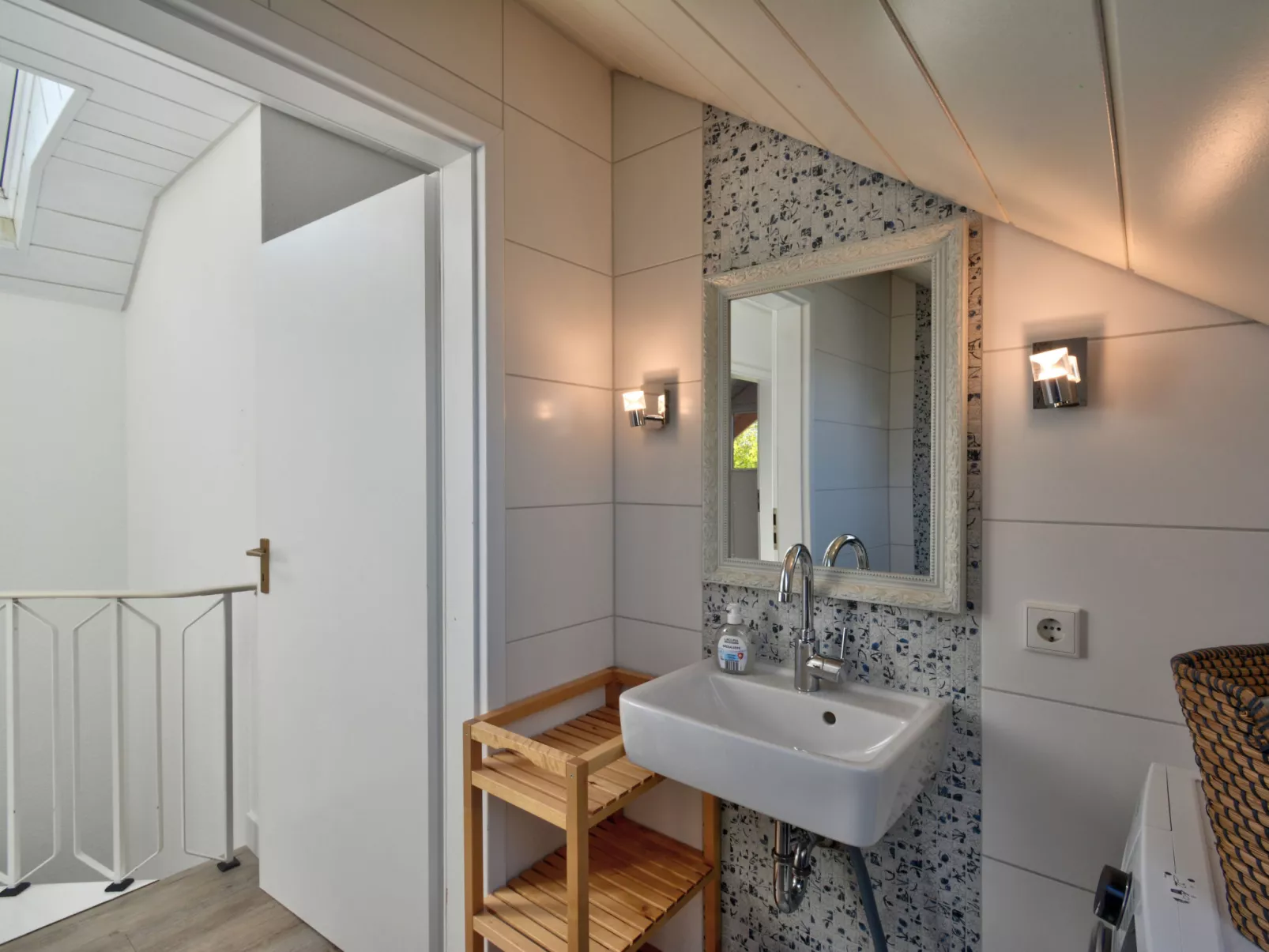 Dorf 4/Haus 10-Drinnen