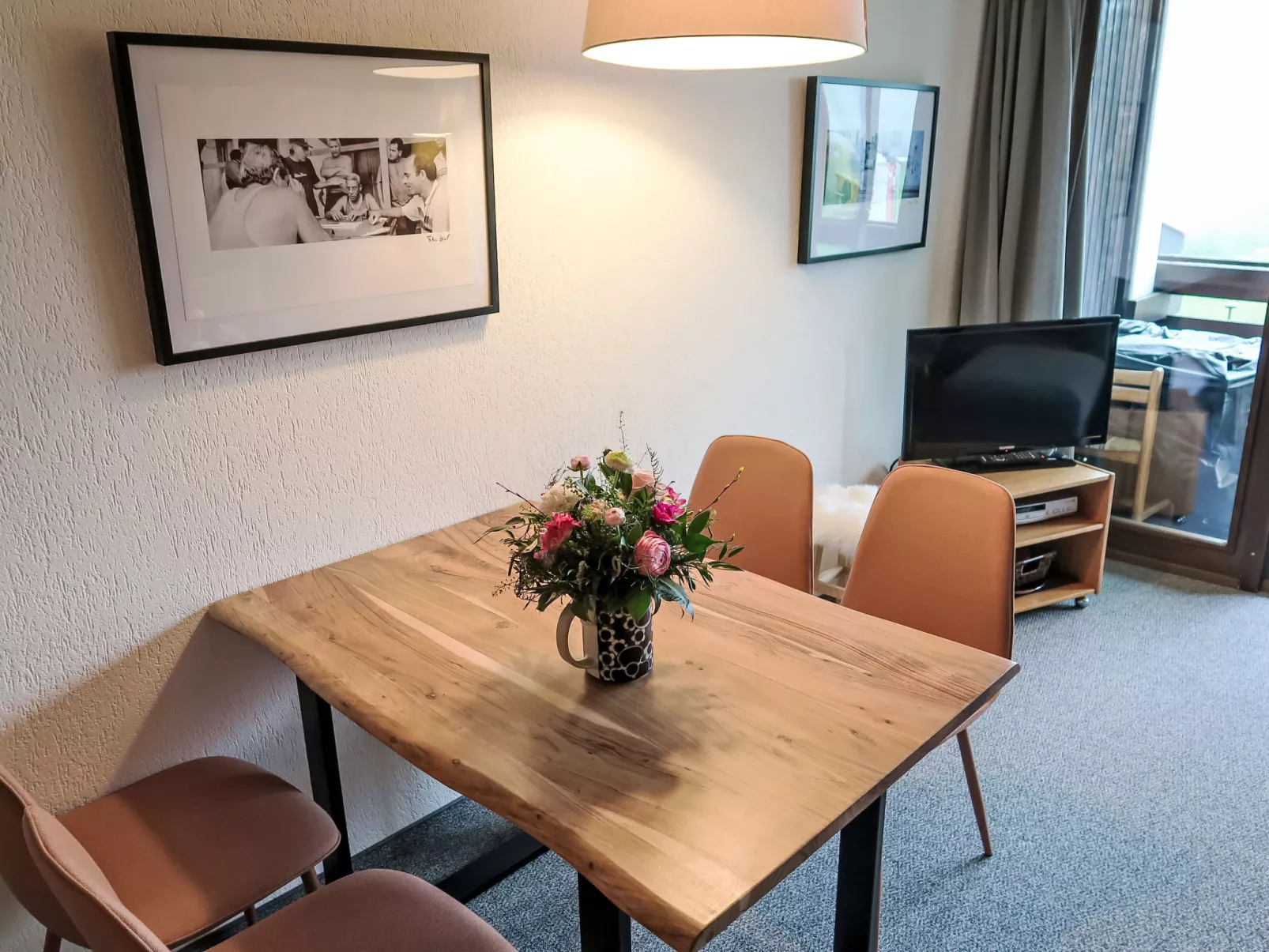 Apt B 033 - Inside