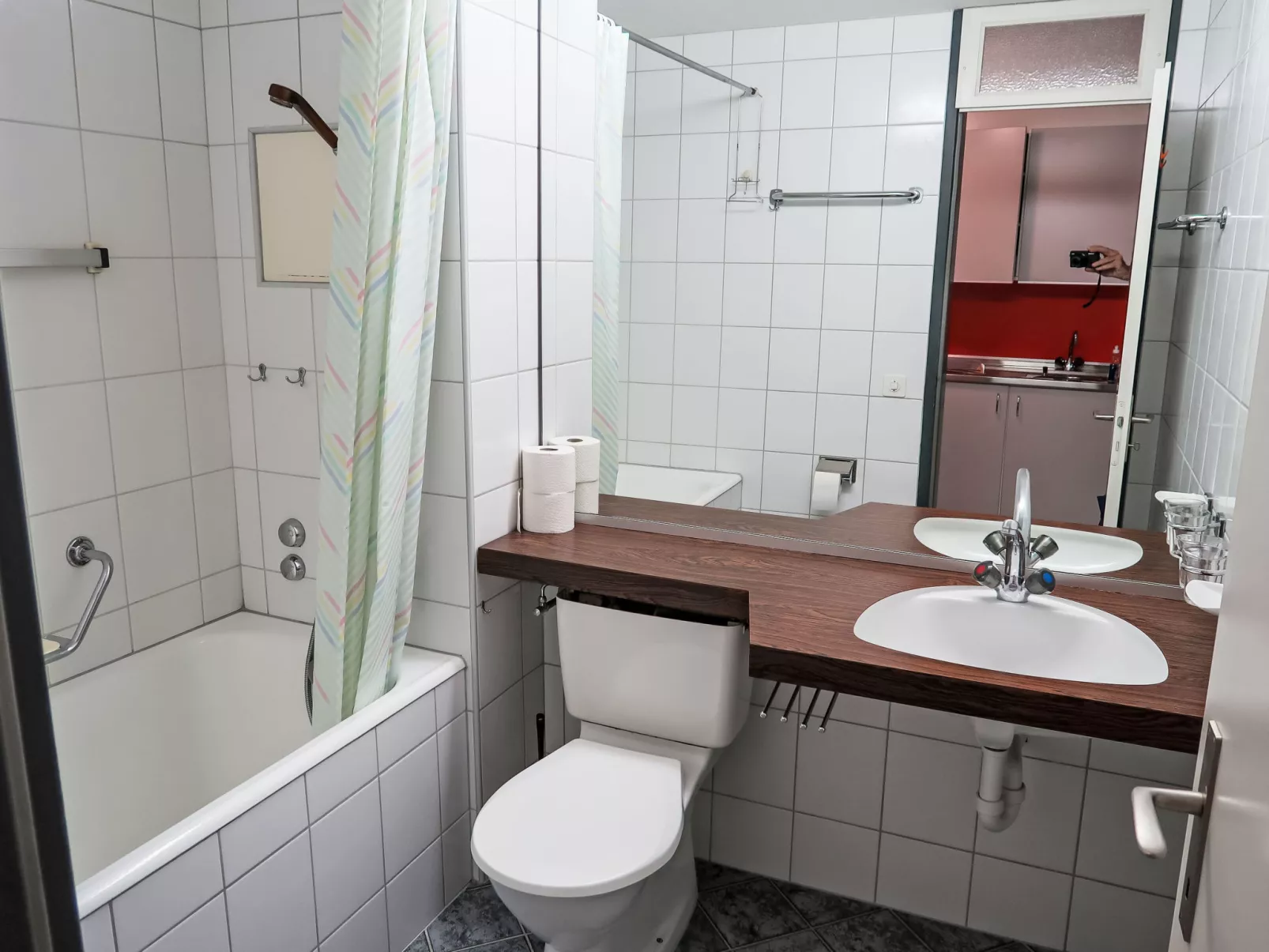 Apt B 057 - Inside