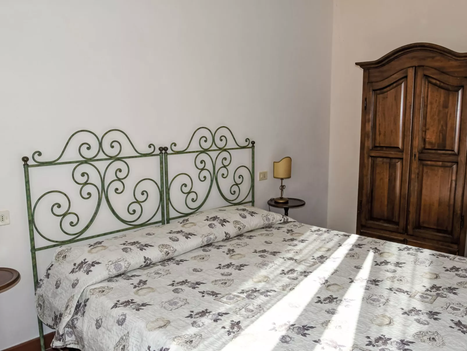 Monache 2-Inside