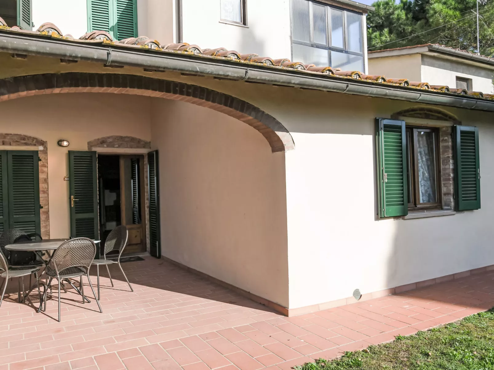 Monache 4-Outside