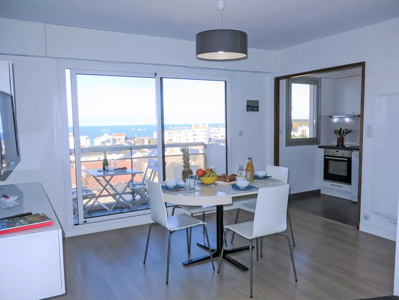 L'Hippocampe T2 balcon et large vue mer-Inside
