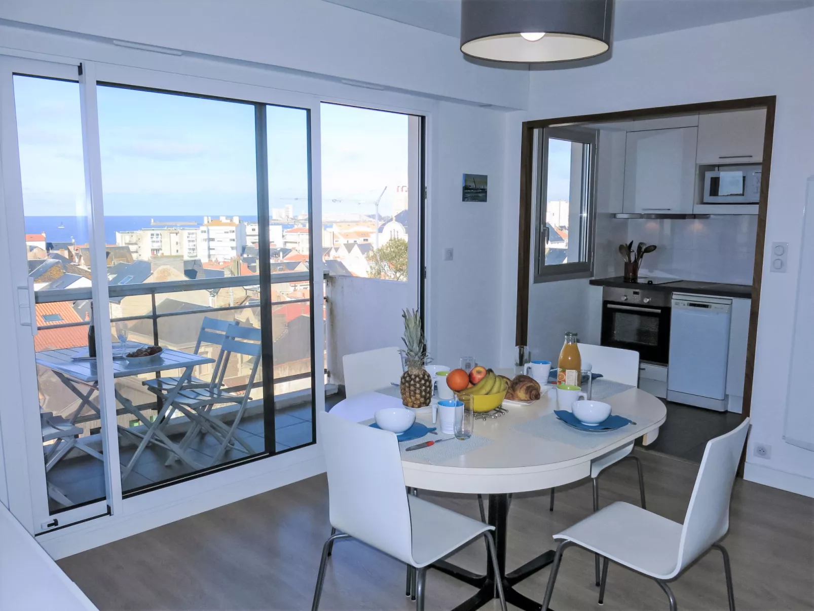 L'Hippocampe T2 balcon et large vue mer-Inside