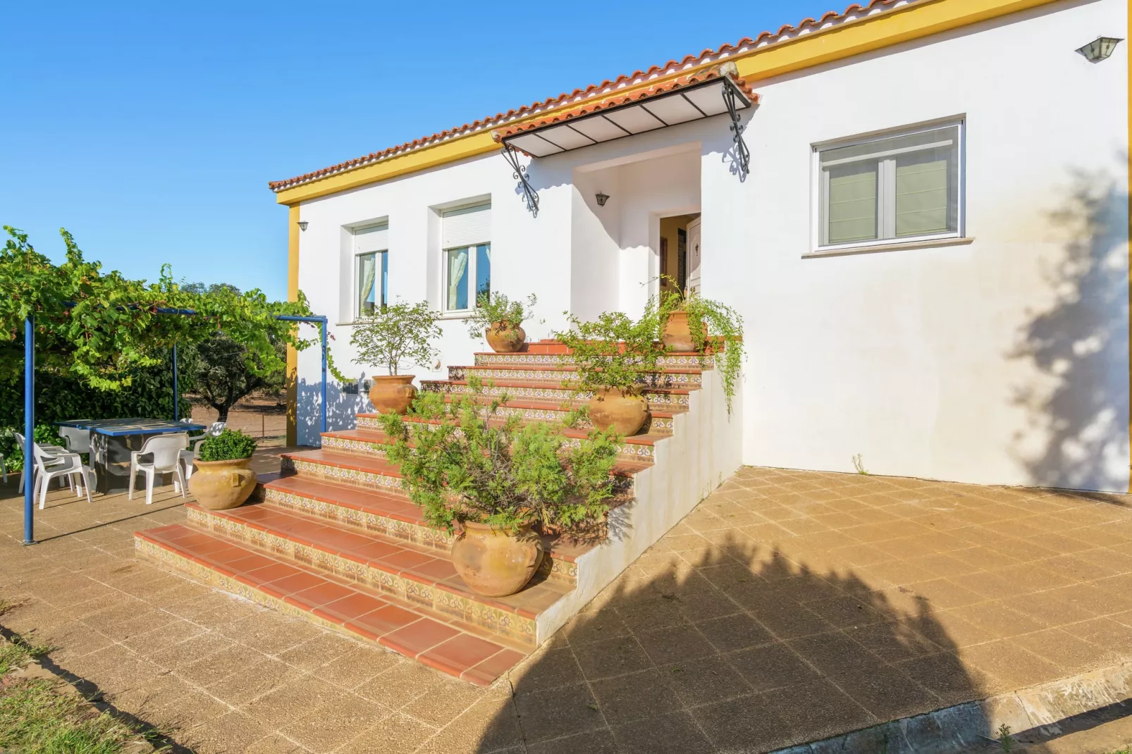 La Romera-Exterior summer
