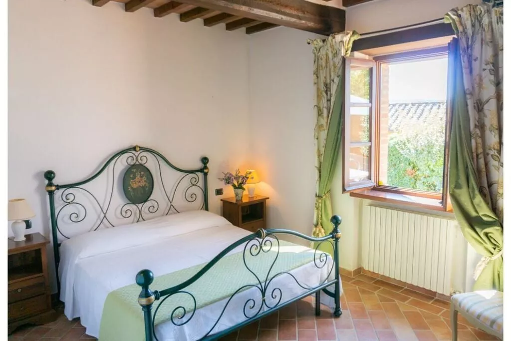 405372-Bedroom