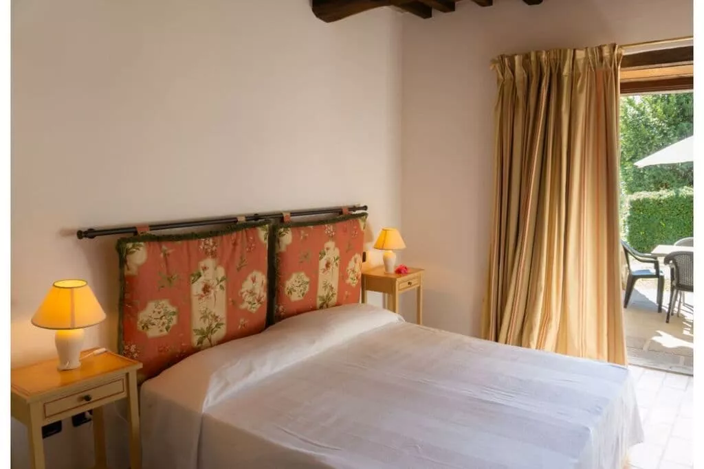 405372-Bedroom