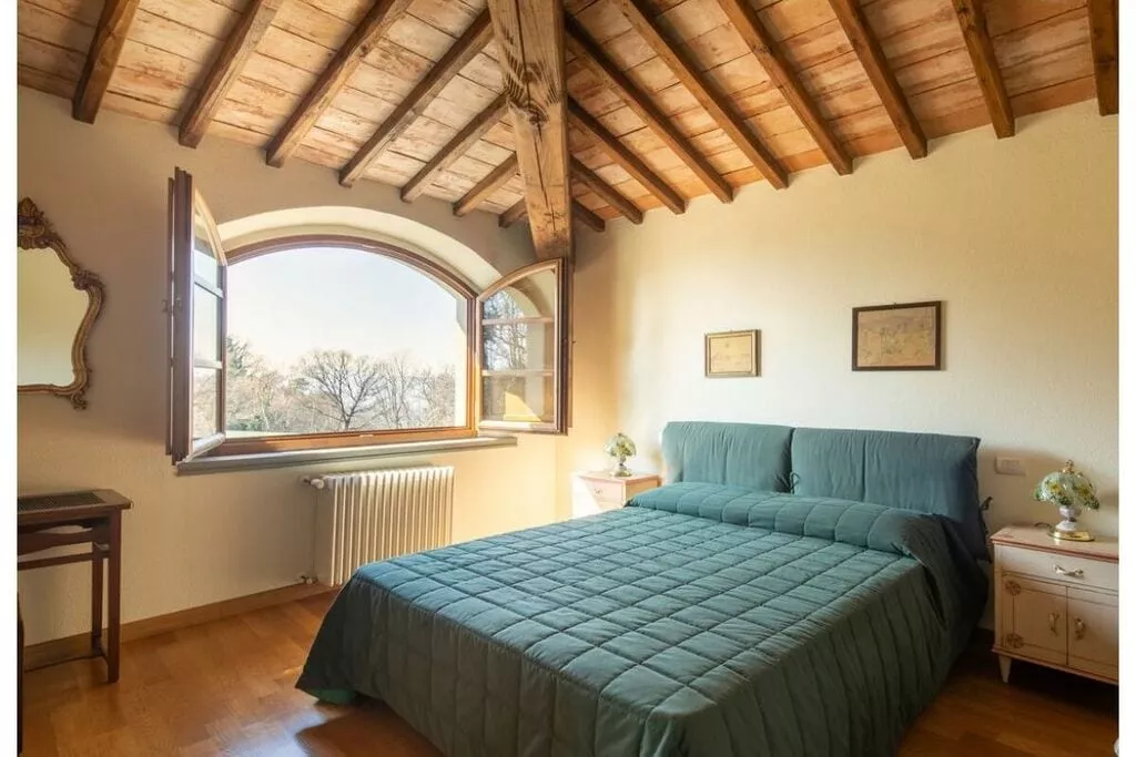 405401-Bedroom