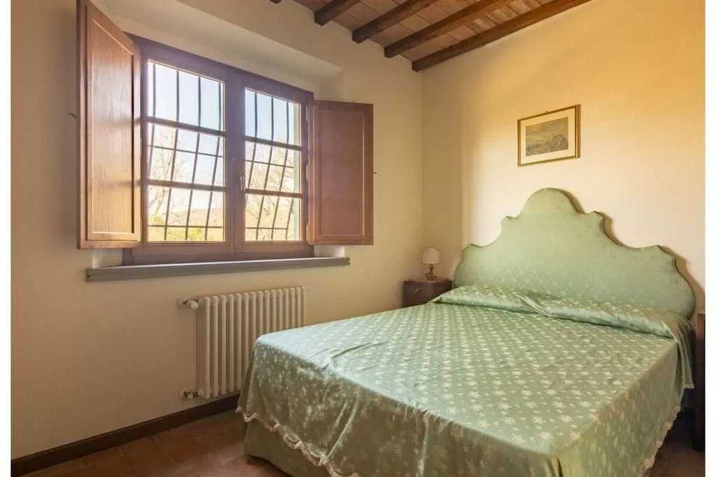 405401-Bedroom