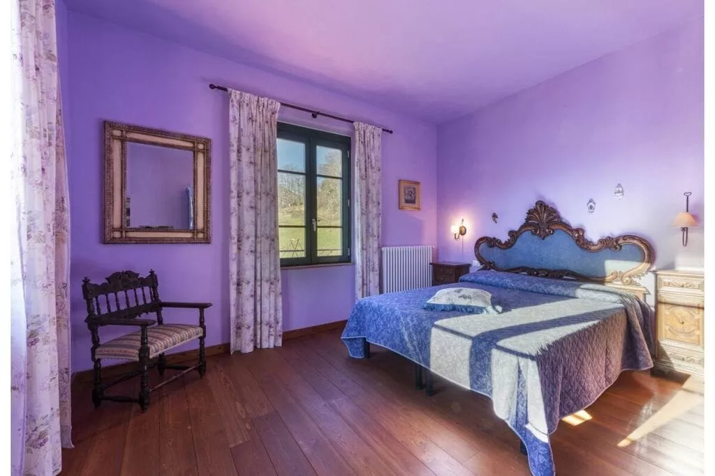 405302-Bedroom