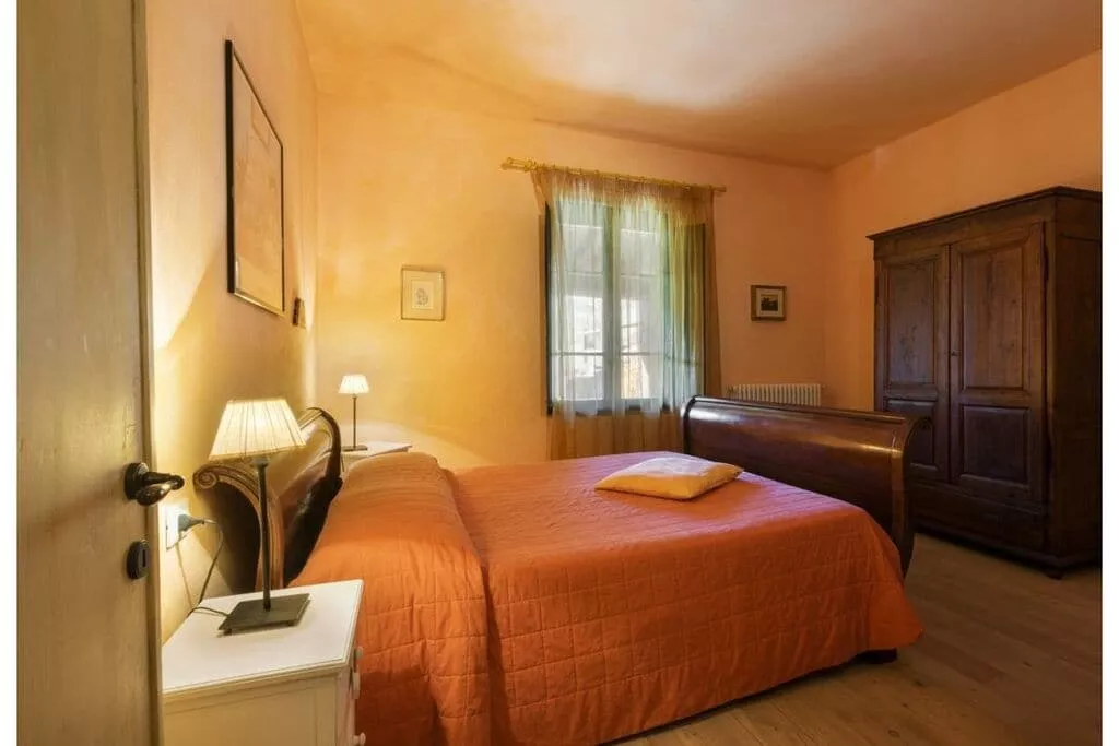 405302-Bedroom