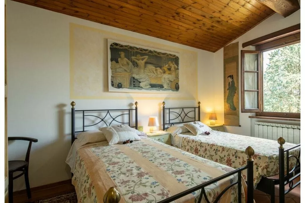 405390-Bedroom