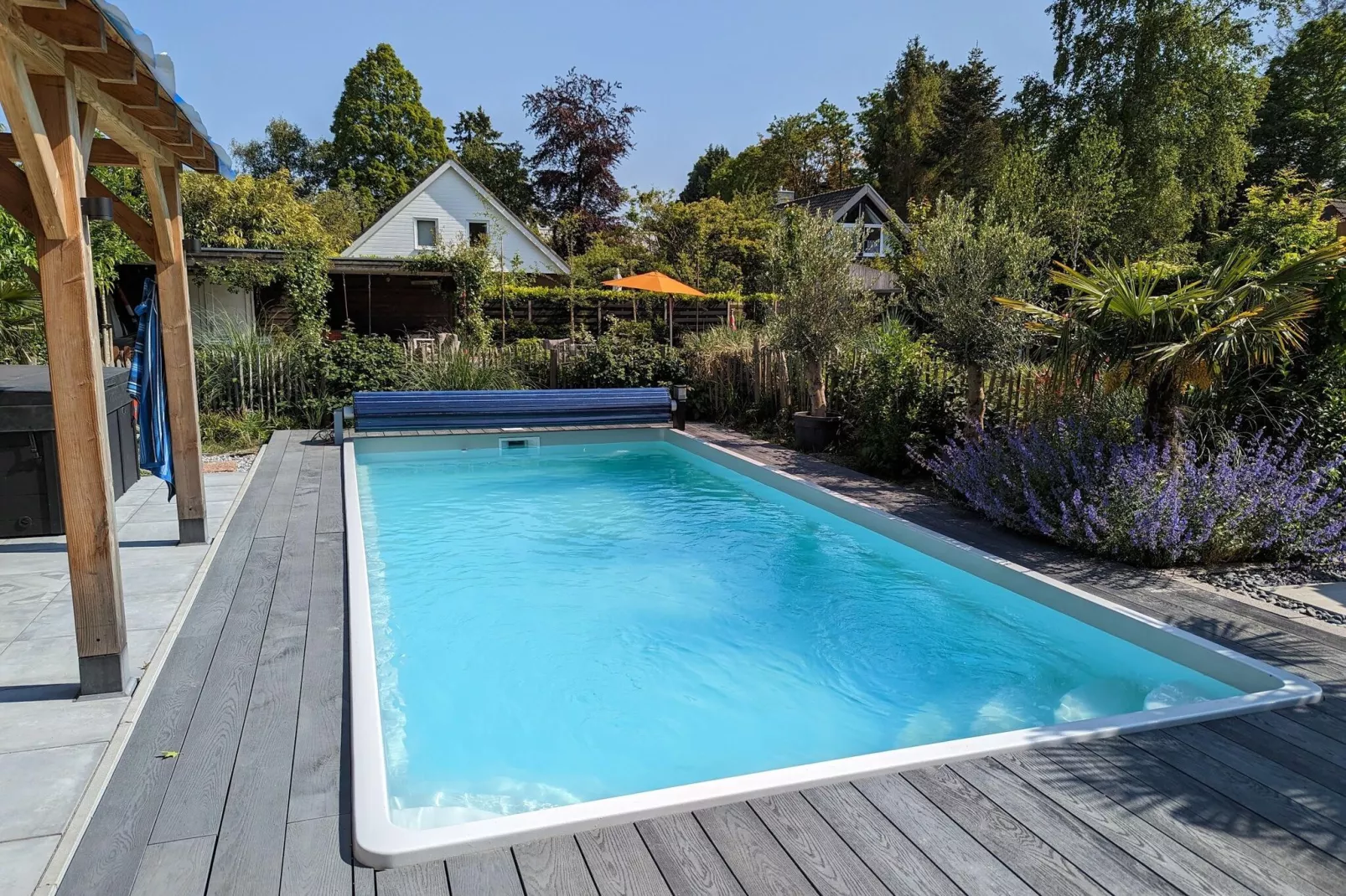 Shangri-La guesthouse-Pool