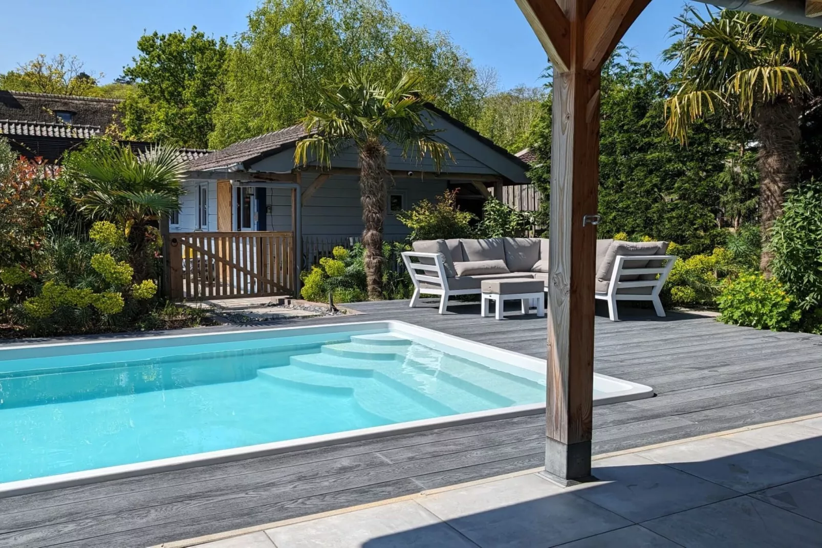 Shangri-La guesthouse-Pool