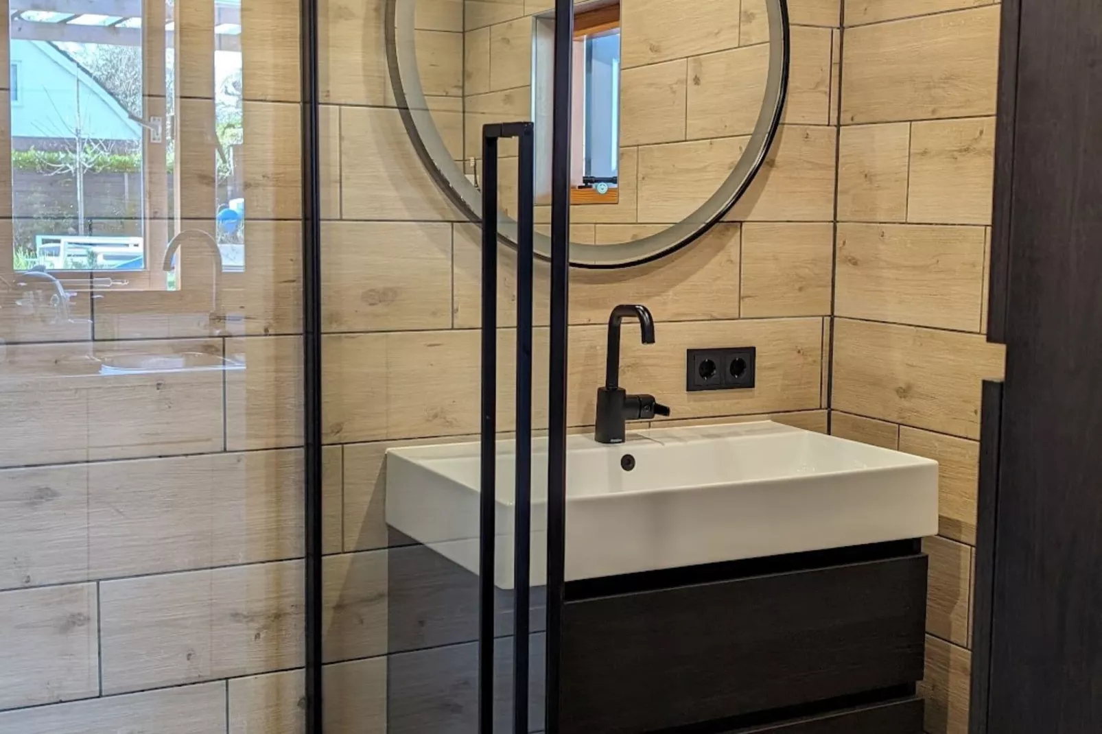 Shangri-La guesthouse-Bathroom