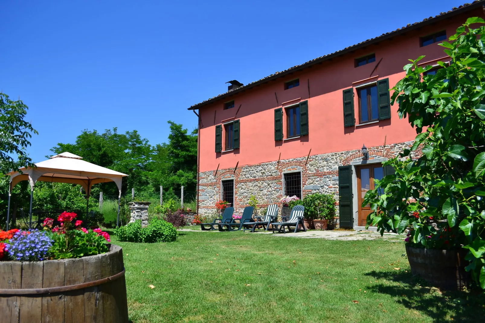 Casale Liana Dodici-Exterior summer