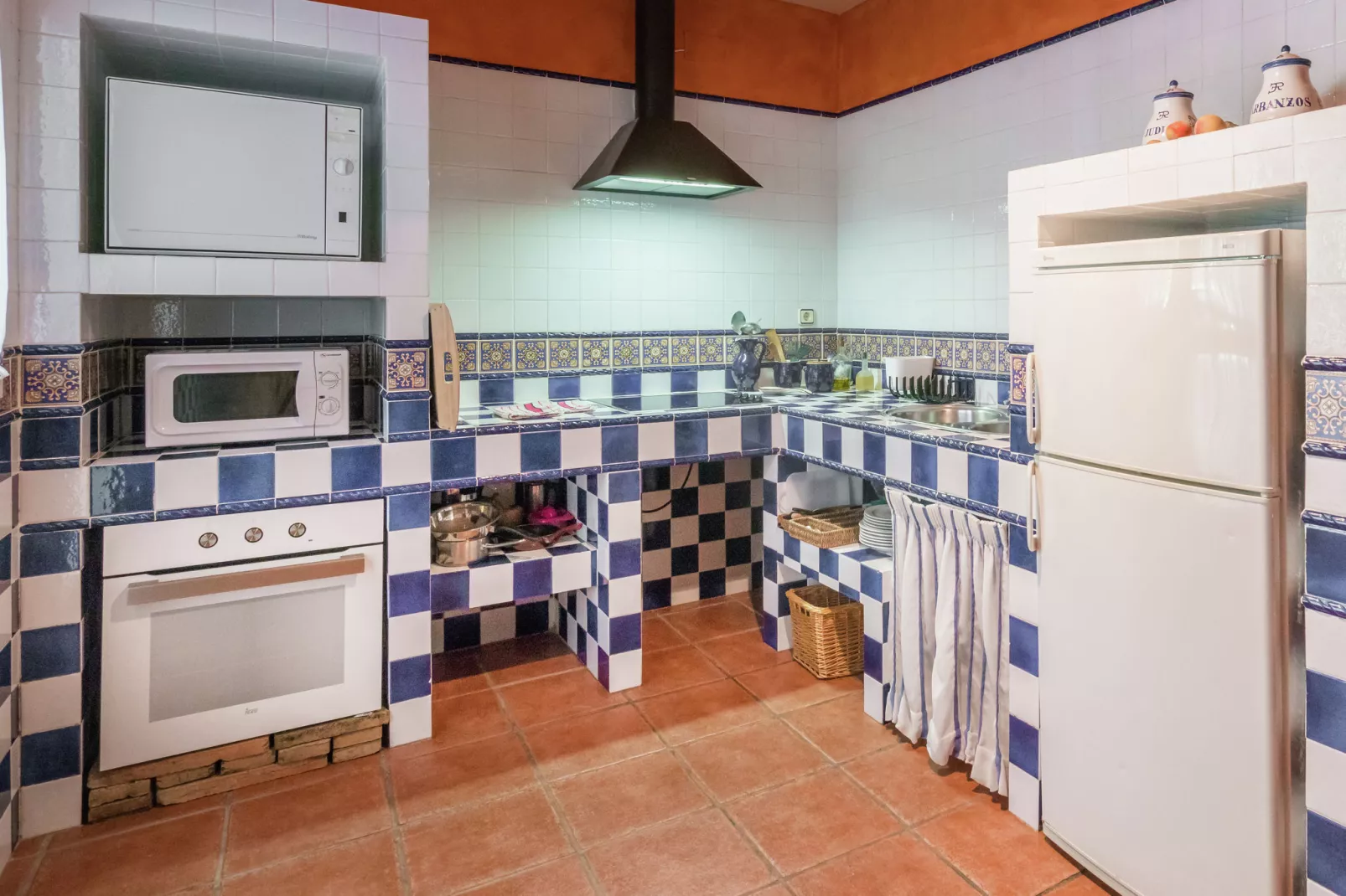 Malvarrosa-Kitchen