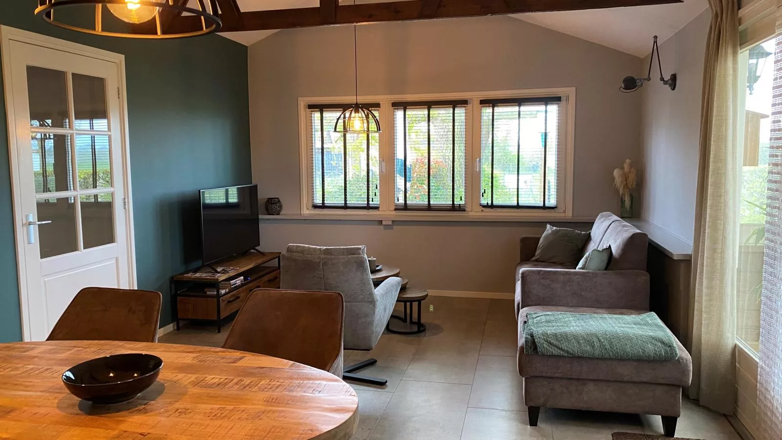 Reggezicht-Living room