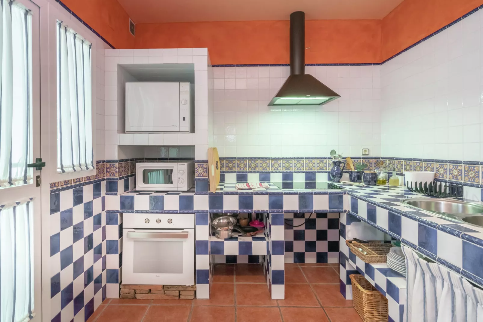Malvarrosa-Kitchen