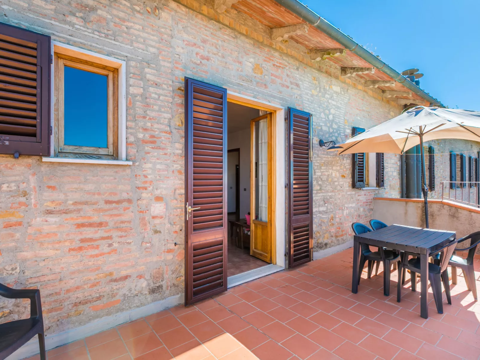 San Vivaldo, Nr. 11-Outside