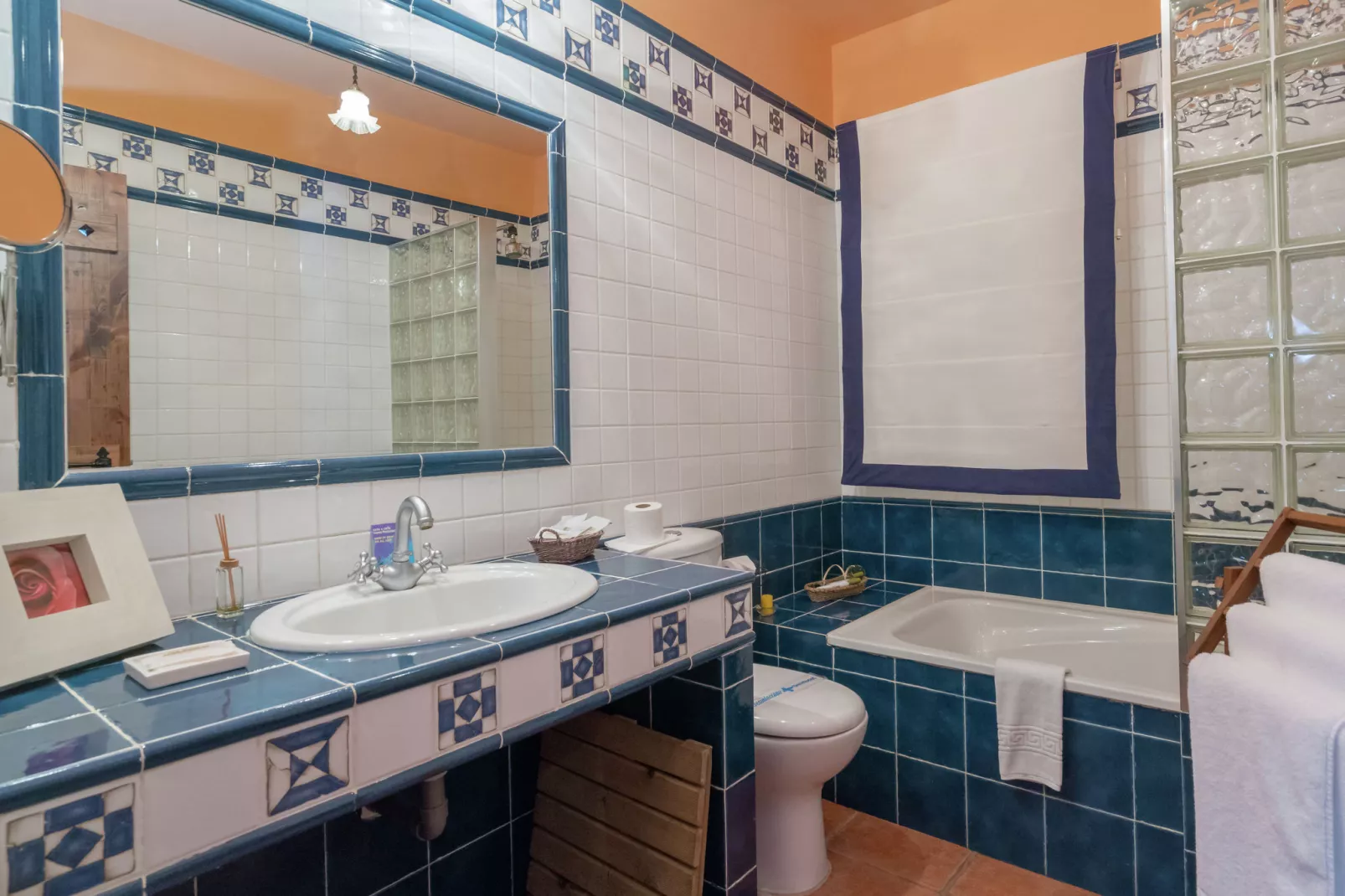 Malvarrosa-Bathroom