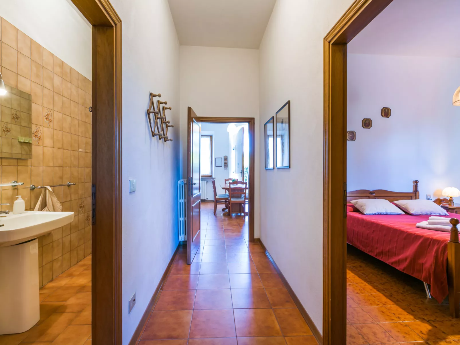 San Vivaldo, Nr. 3-Inside