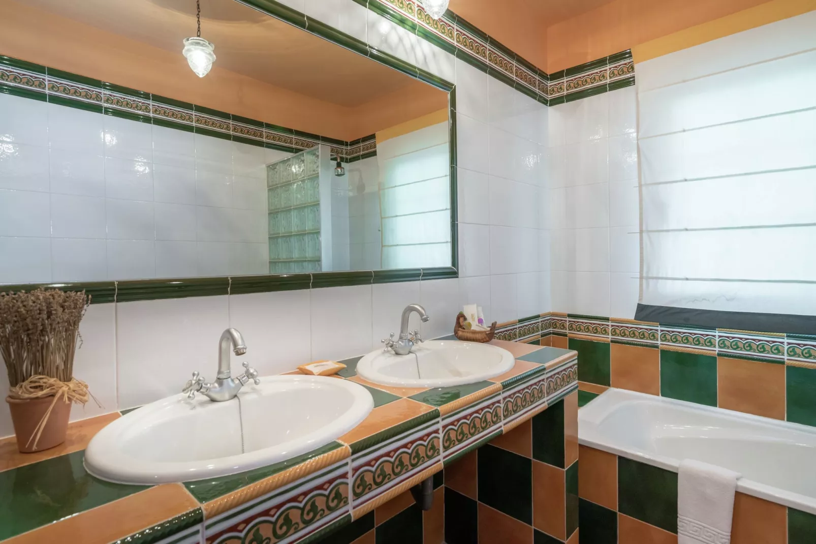 Malvarrosa-Bathroom
