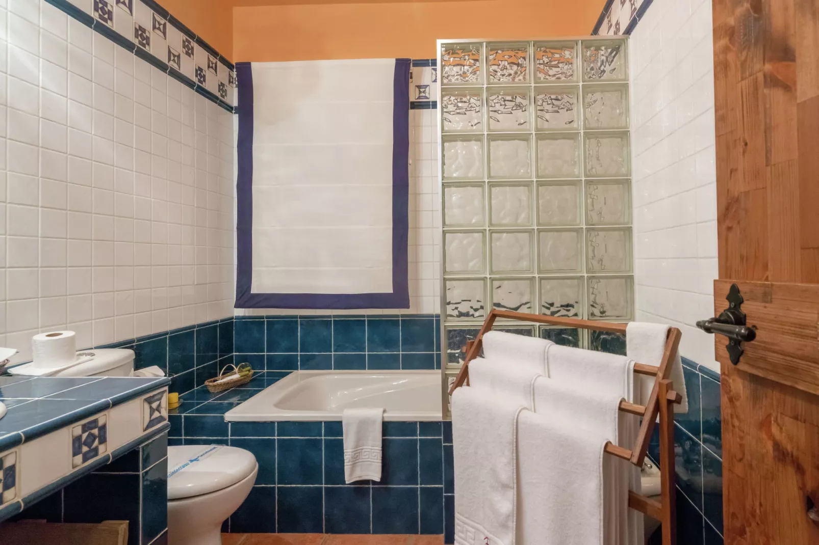 Malvarrosa-Bathroom