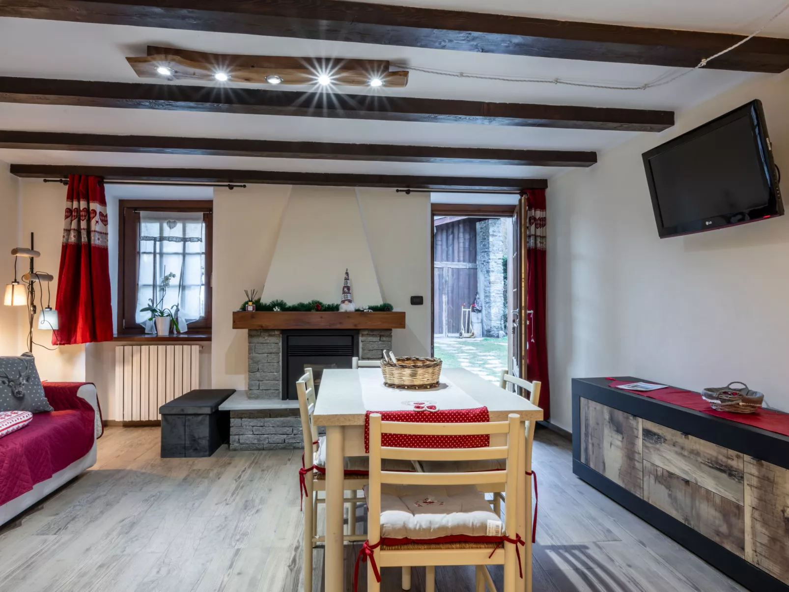 Maison Bonheur-Inside