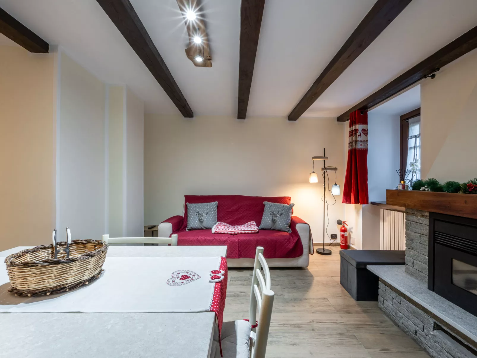 Maison Bonheur-Inside
