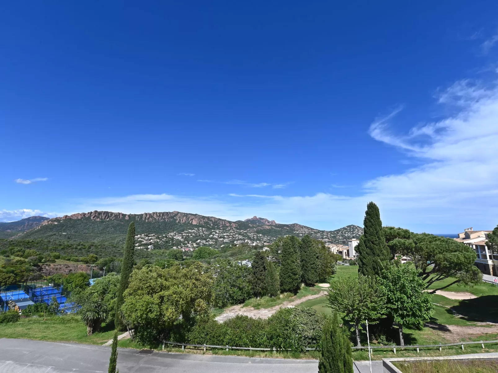 L'Esquinade (G1 203)-Draußen