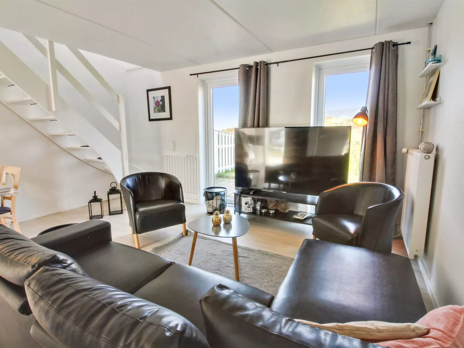 "Aswith" - 2.3km from the sea-Drinnen