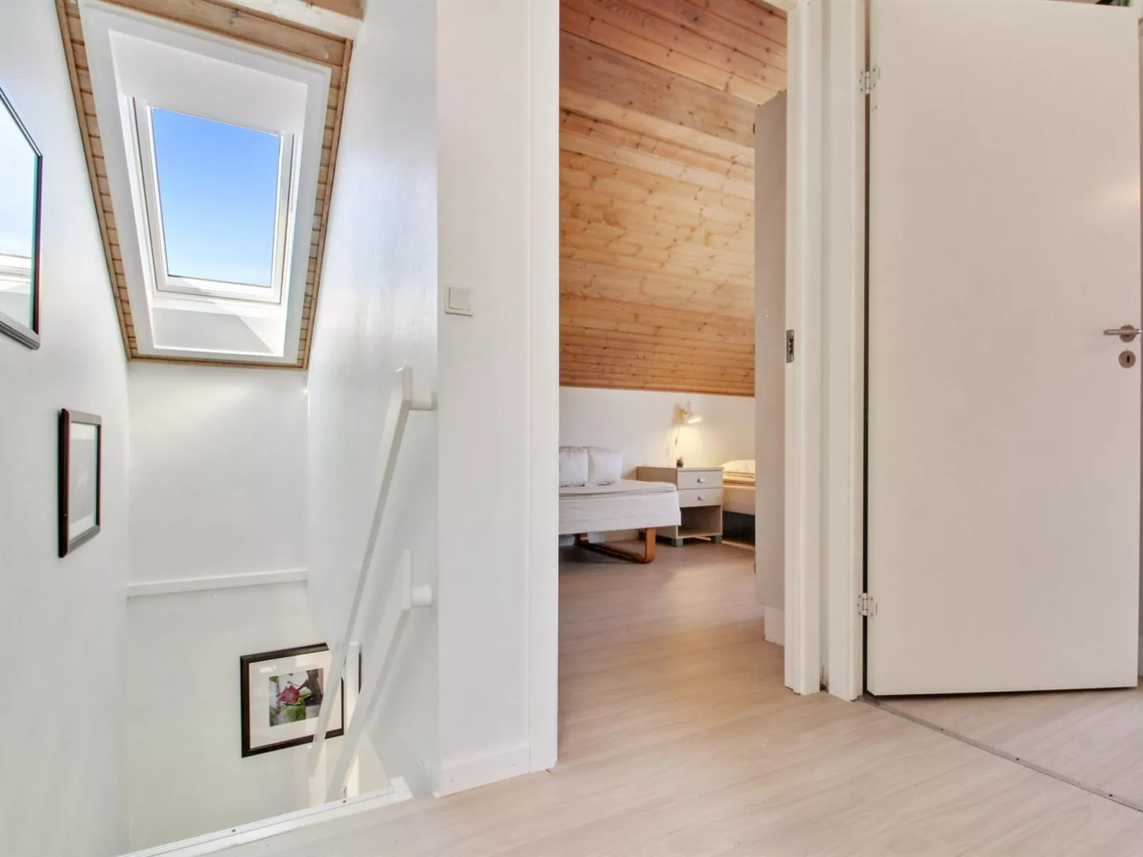 "Aswith" - 2.3km from the sea-Drinnen